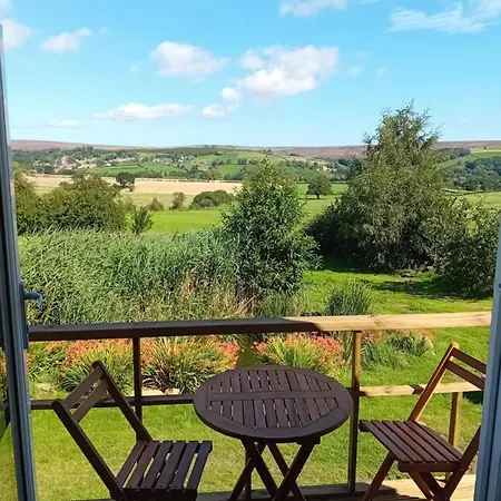 Coombs Glamping Pods * Danby