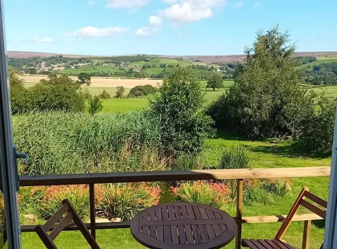 Coombs Glamping Pods * Danby